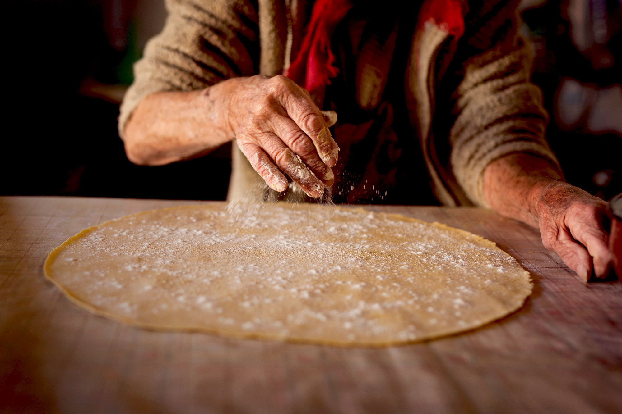 Sprinkling flour