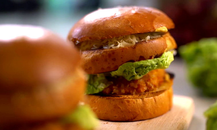 Házi hamburger: húsos és húsmentes változatban