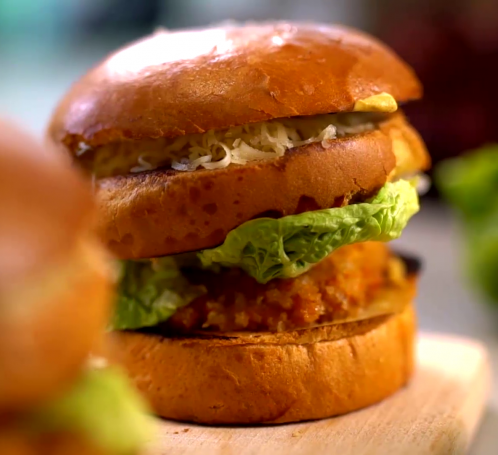 Házi hamburger: húsos és húsmentes változatban