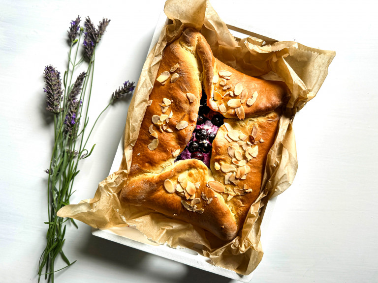 Áfonyás-túrós lepény