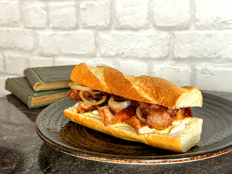 Pikáns csirkés szendvics