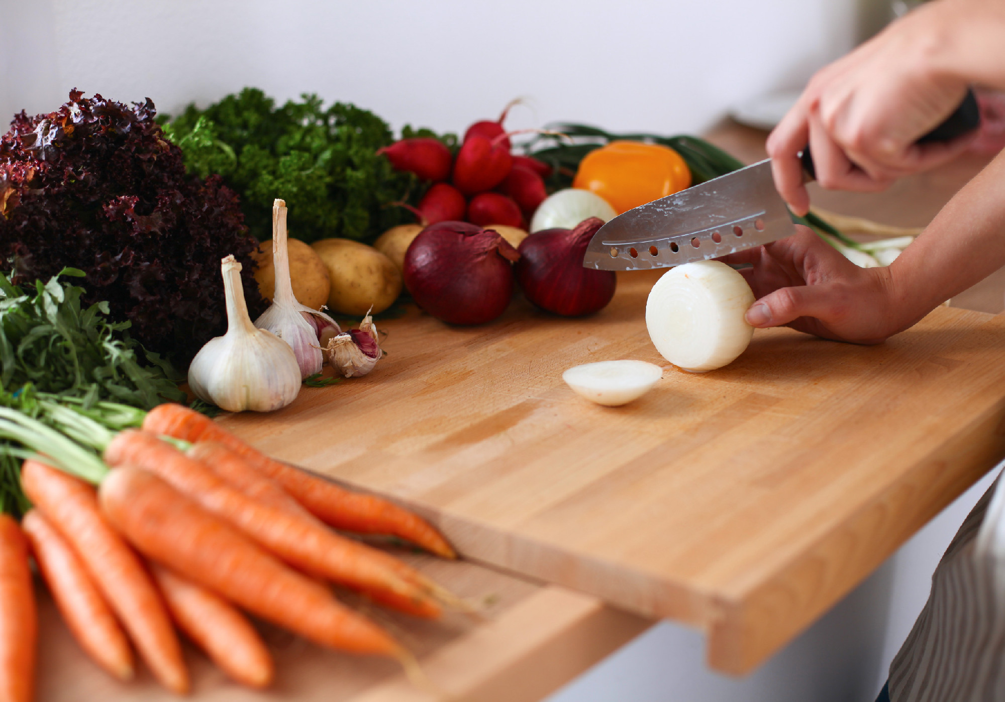 Young woman cutting vegetables in the kitchen