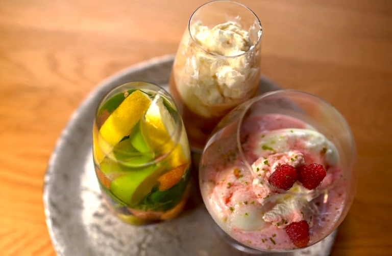 Nyári frissítő italok: jeges tea, jeges kávé, málnashake