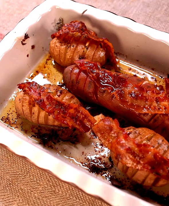 Sült burgonya és batáta baconnel