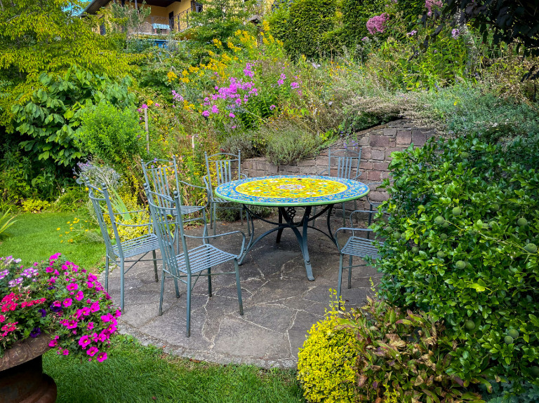 Virágrajongóknak kötelező: függőkert az Alpok keleti oldalán