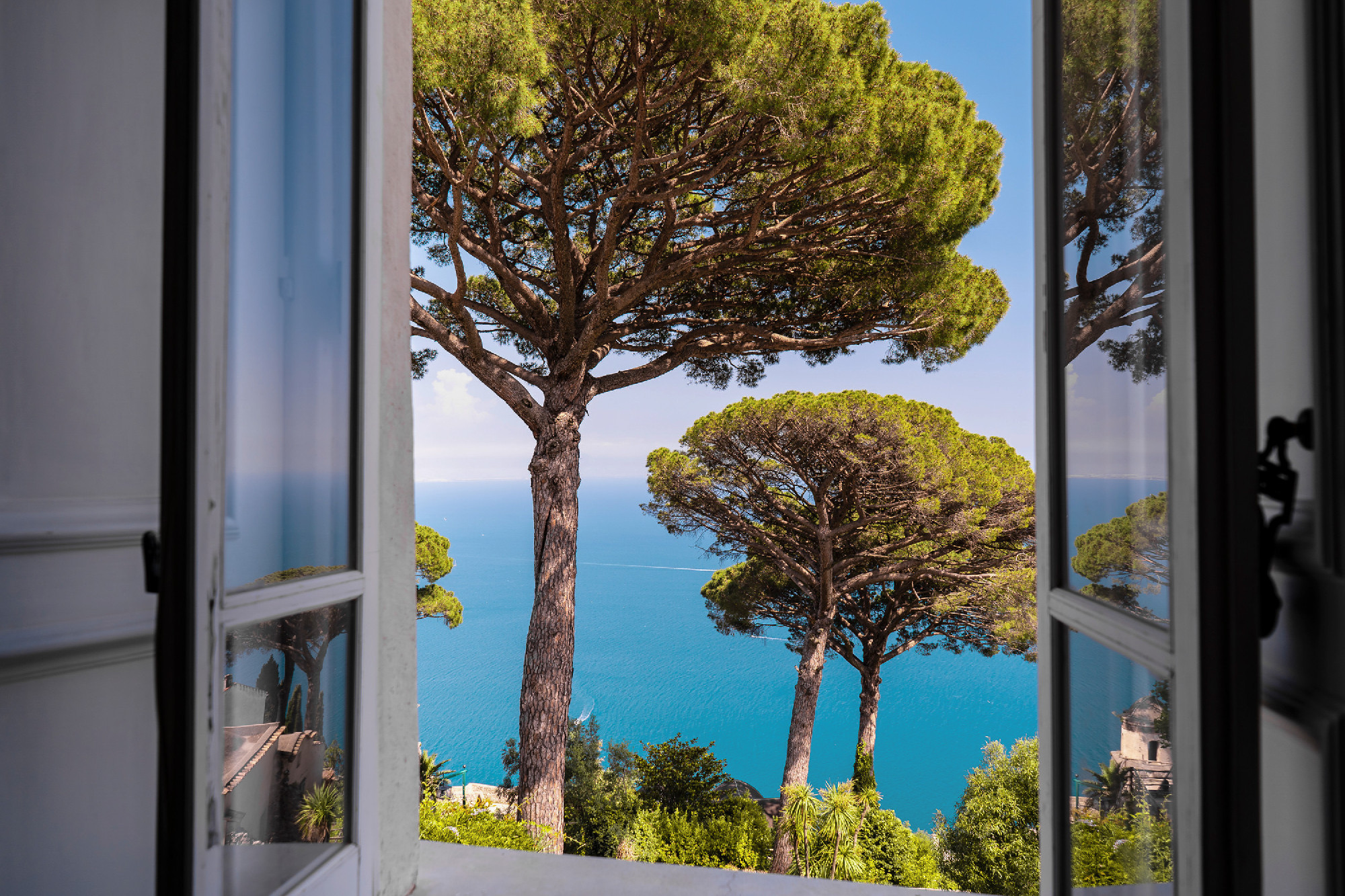 The beautiful gardens of Villa Rufolo in Ravello, Amalfi Coast i