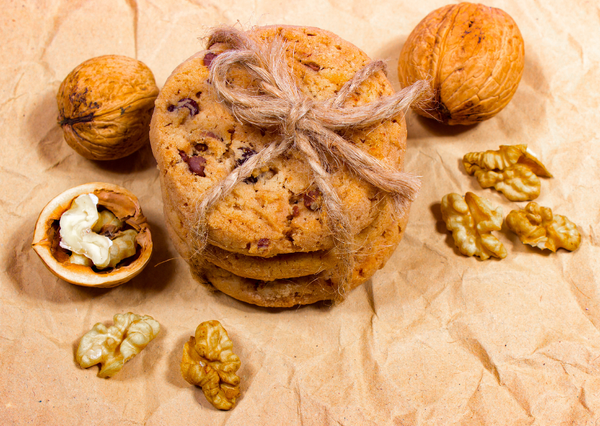 Cake with walnuts, almonds and chocolate