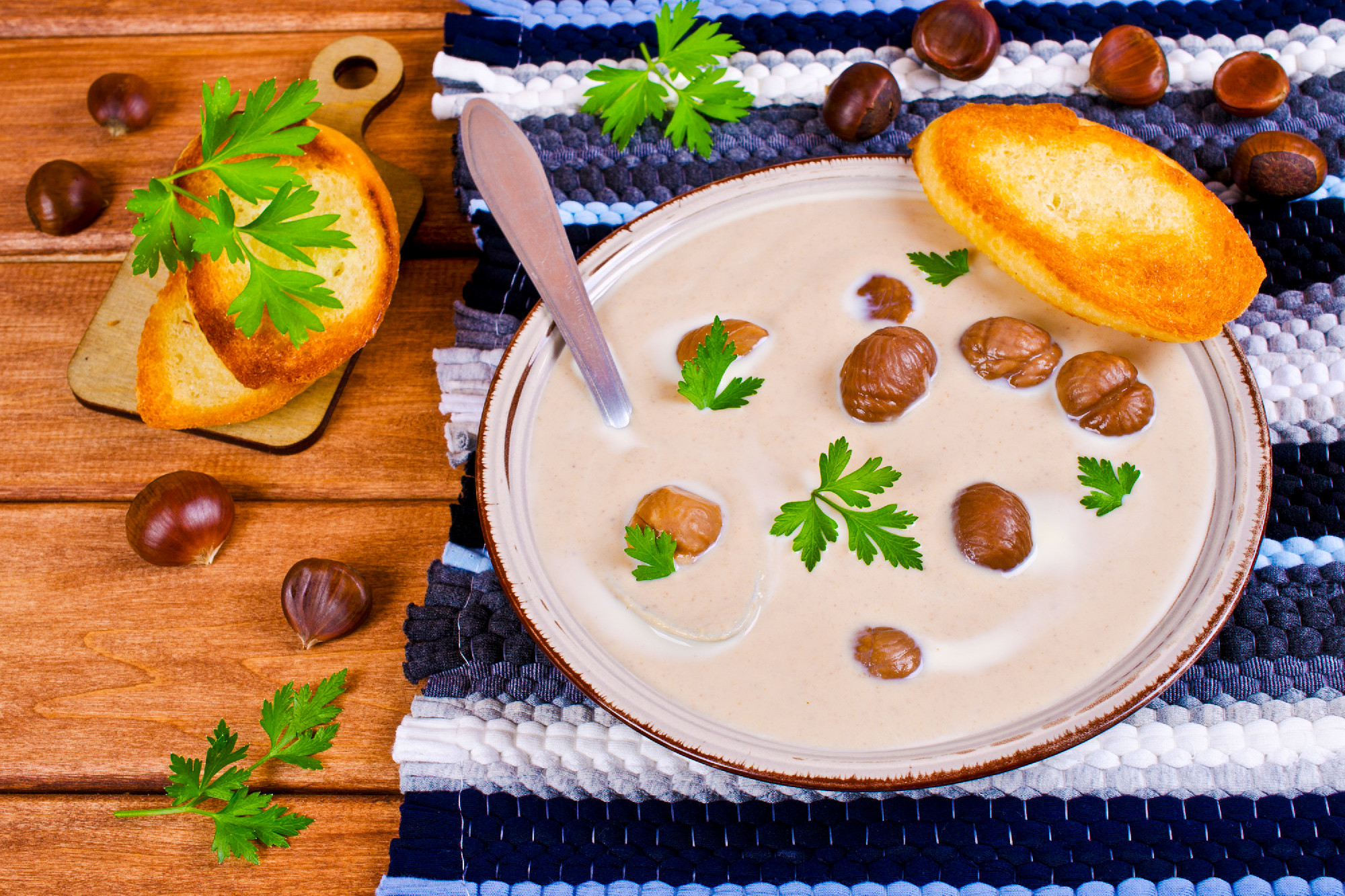 Cream soup of pureed chestnuts
