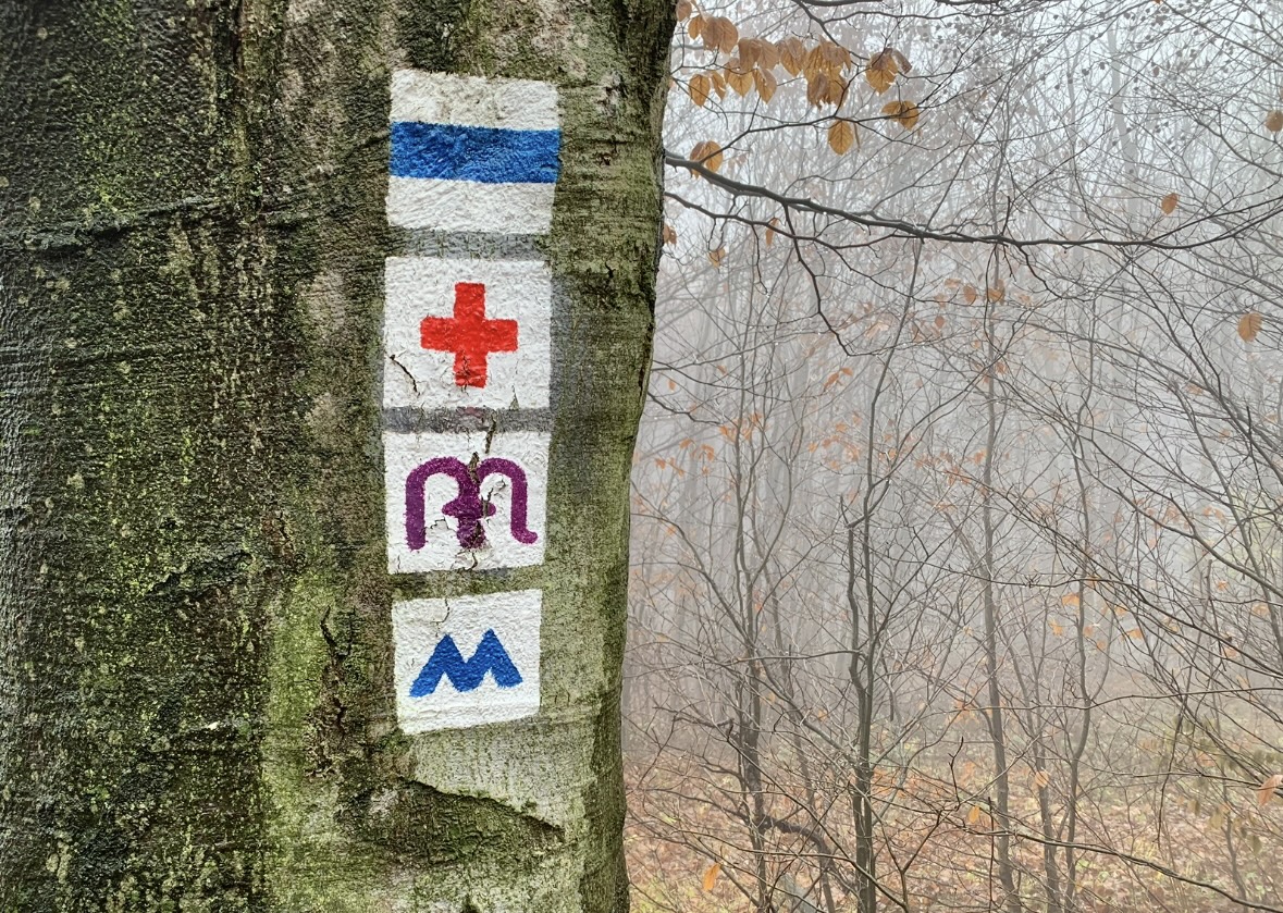 Mit jelentenek a turistajelzések?