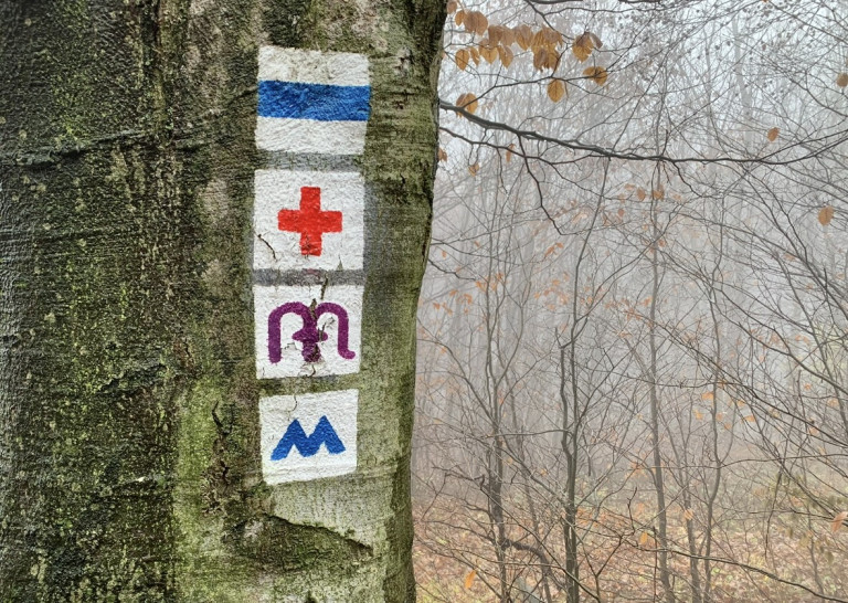 Mit jelentenek a turistajelzések?