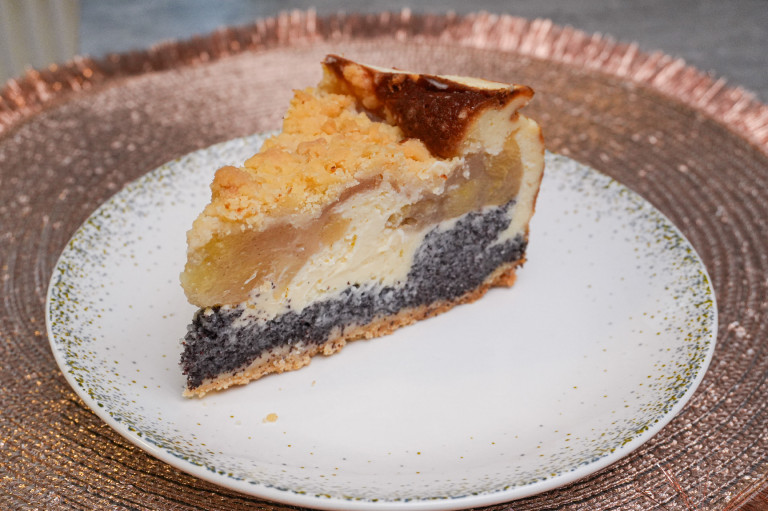 Almás, mákos sajttorta