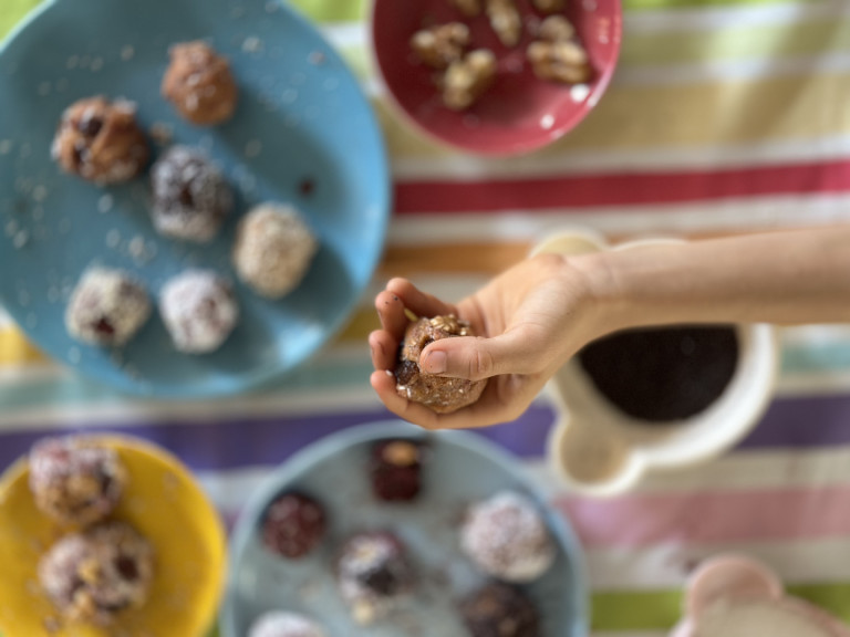 Szőlőt káposztával, mákos tésztát olajbogyóval