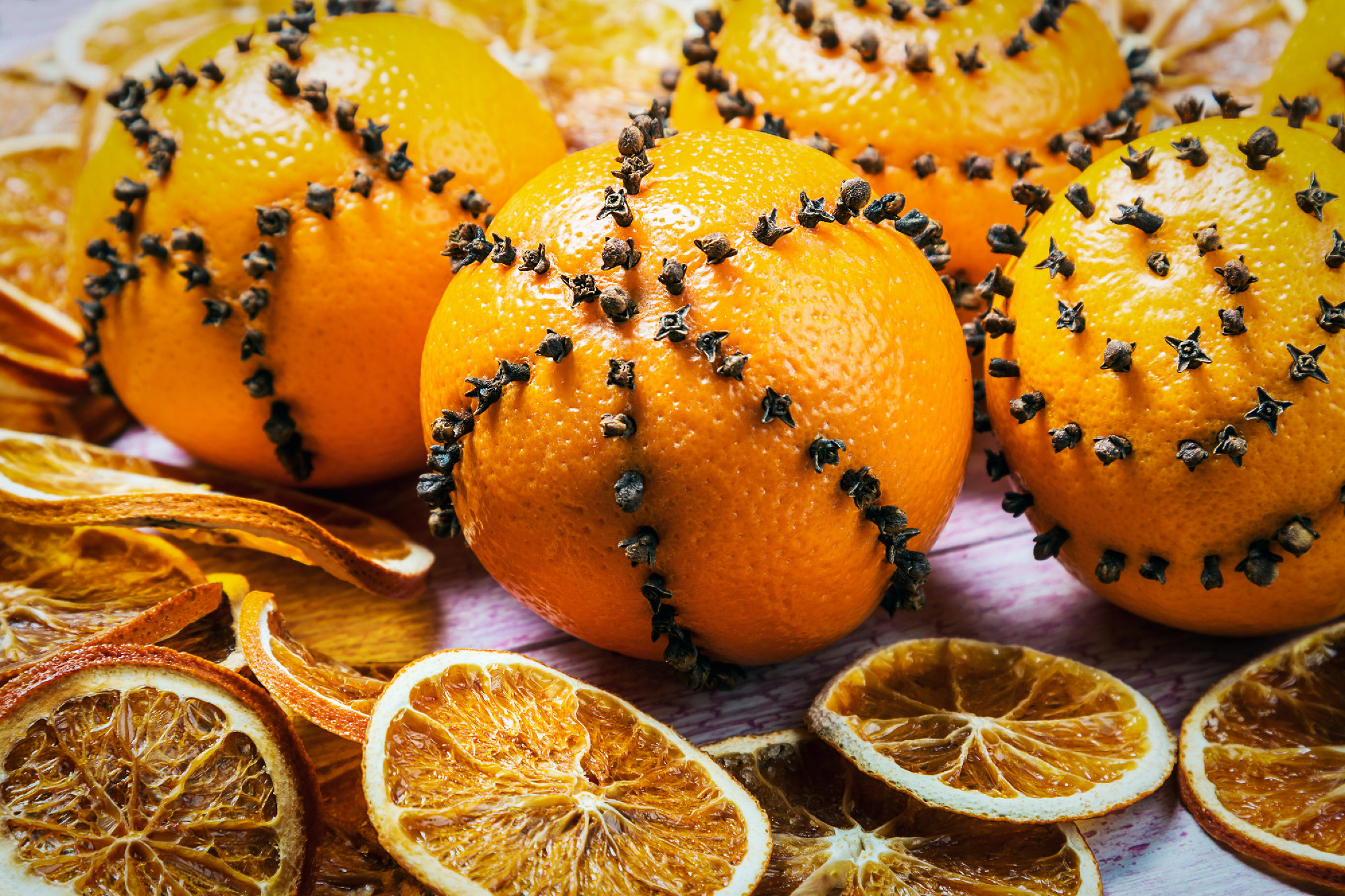 dried oranges and oranges with cloves 