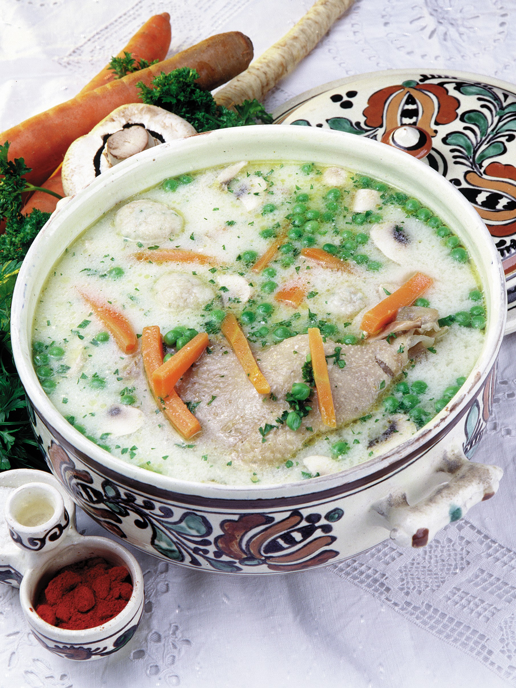 Valódi családi szertartás: kanalazni a vasárnapi húslevest