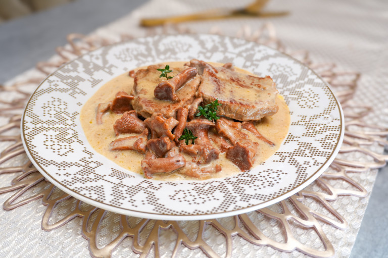 Borjú felsál tejszínes rókagombamártással