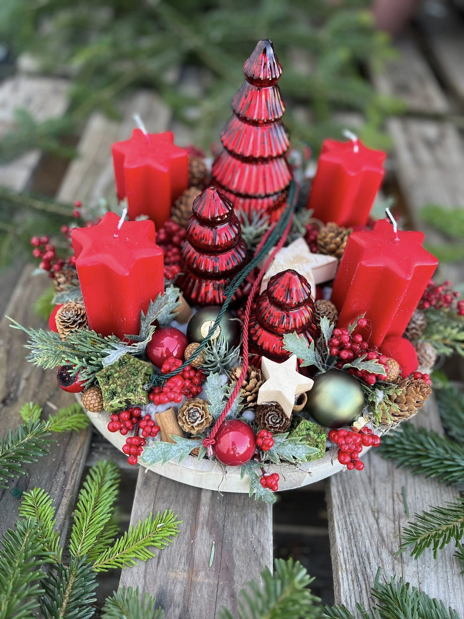 Kerek vagy szögletes: adventi koszorú egykor és ma