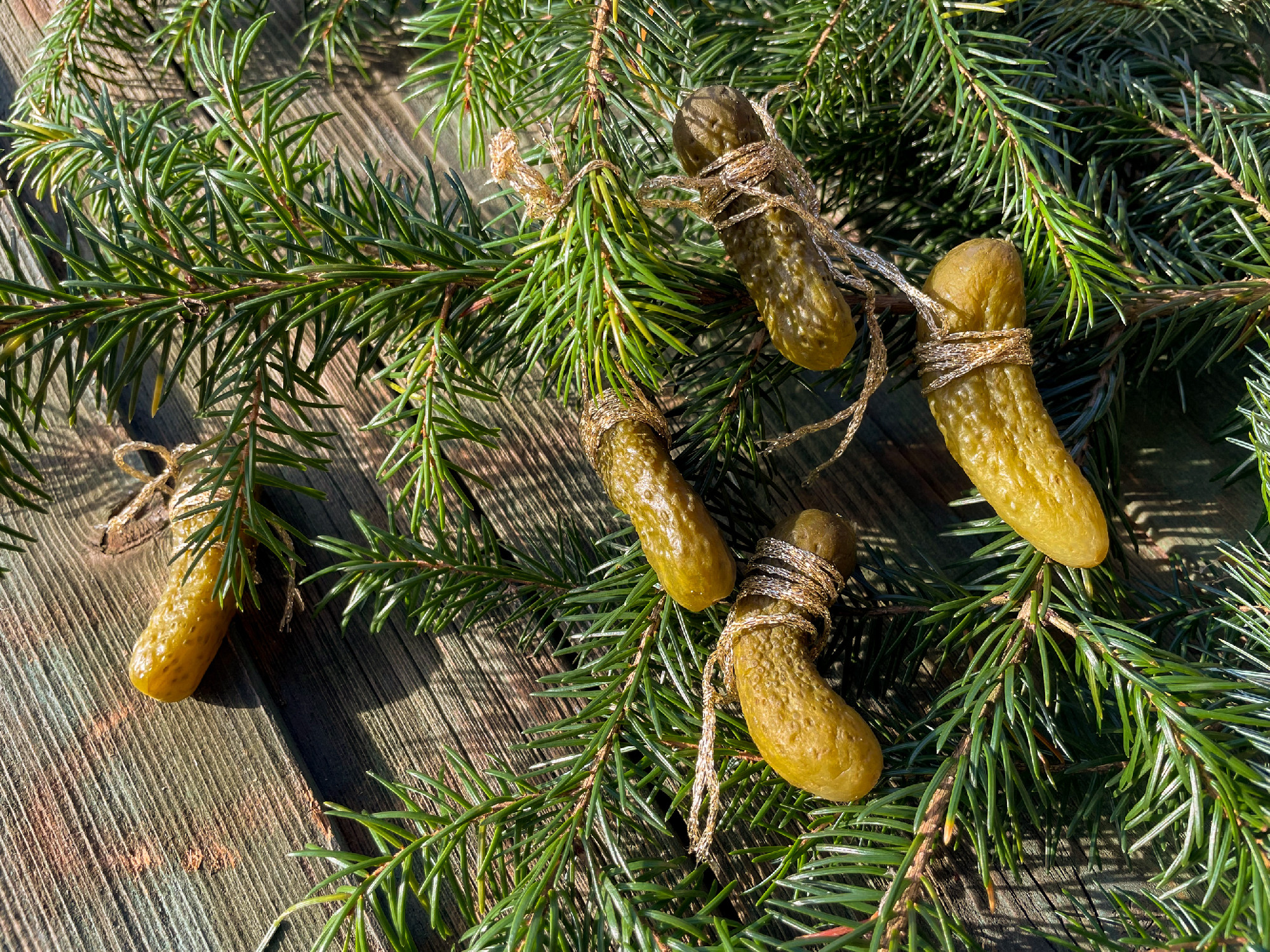 Uborka a karácsonyfán