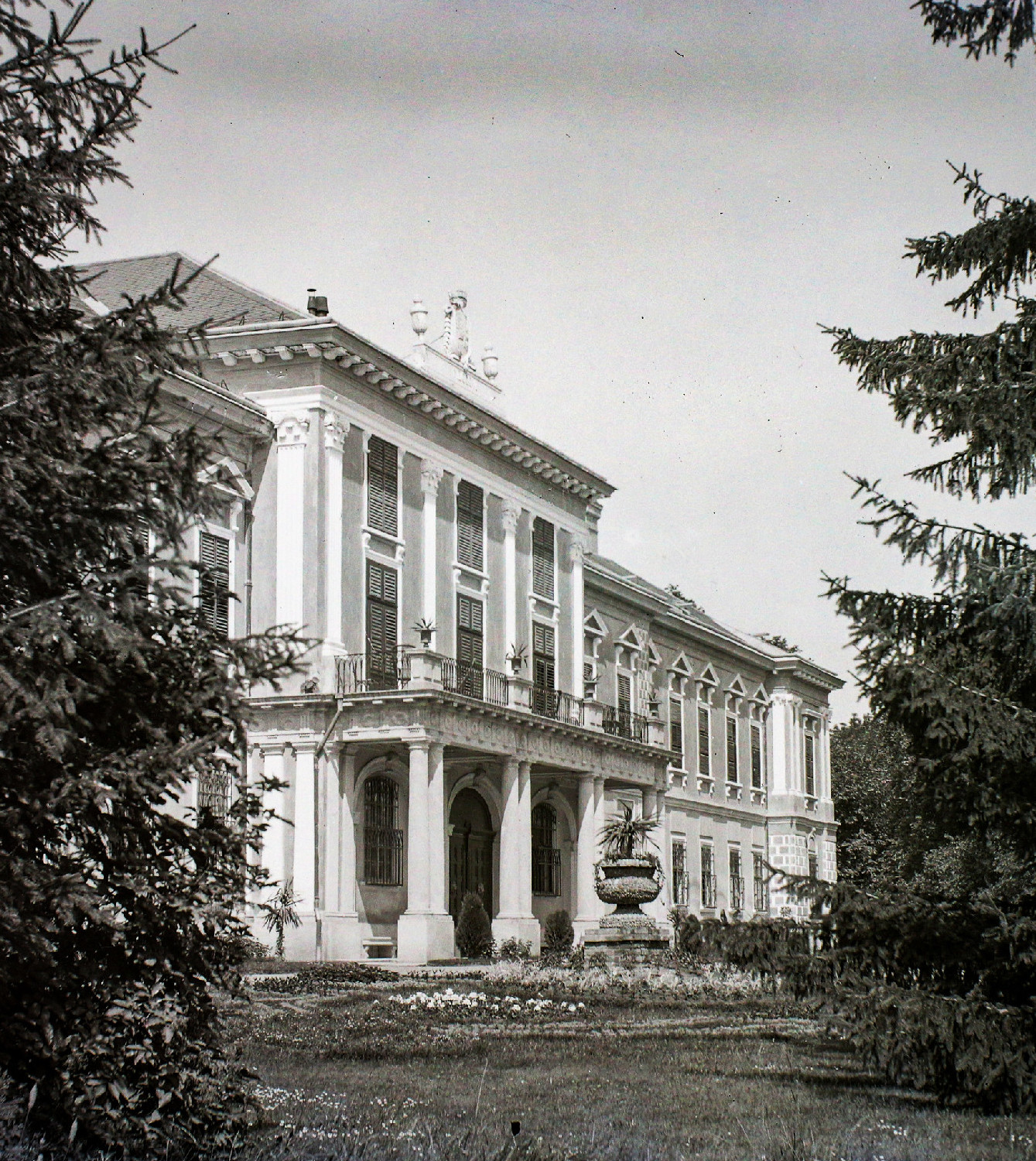 A soponyai Zichy-kastély, az uradalomból lett gyermekotthon