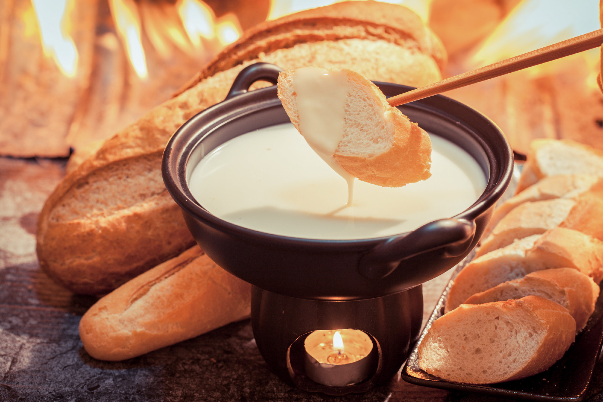 Közös edény, jó társaság, forró sajt