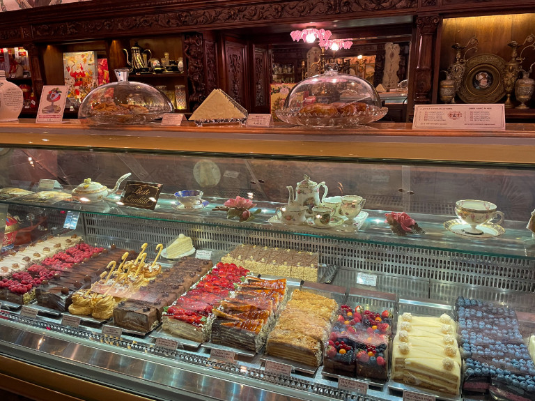 Egymással versengő csokoládés csodák, Dobos vagy Sacher?