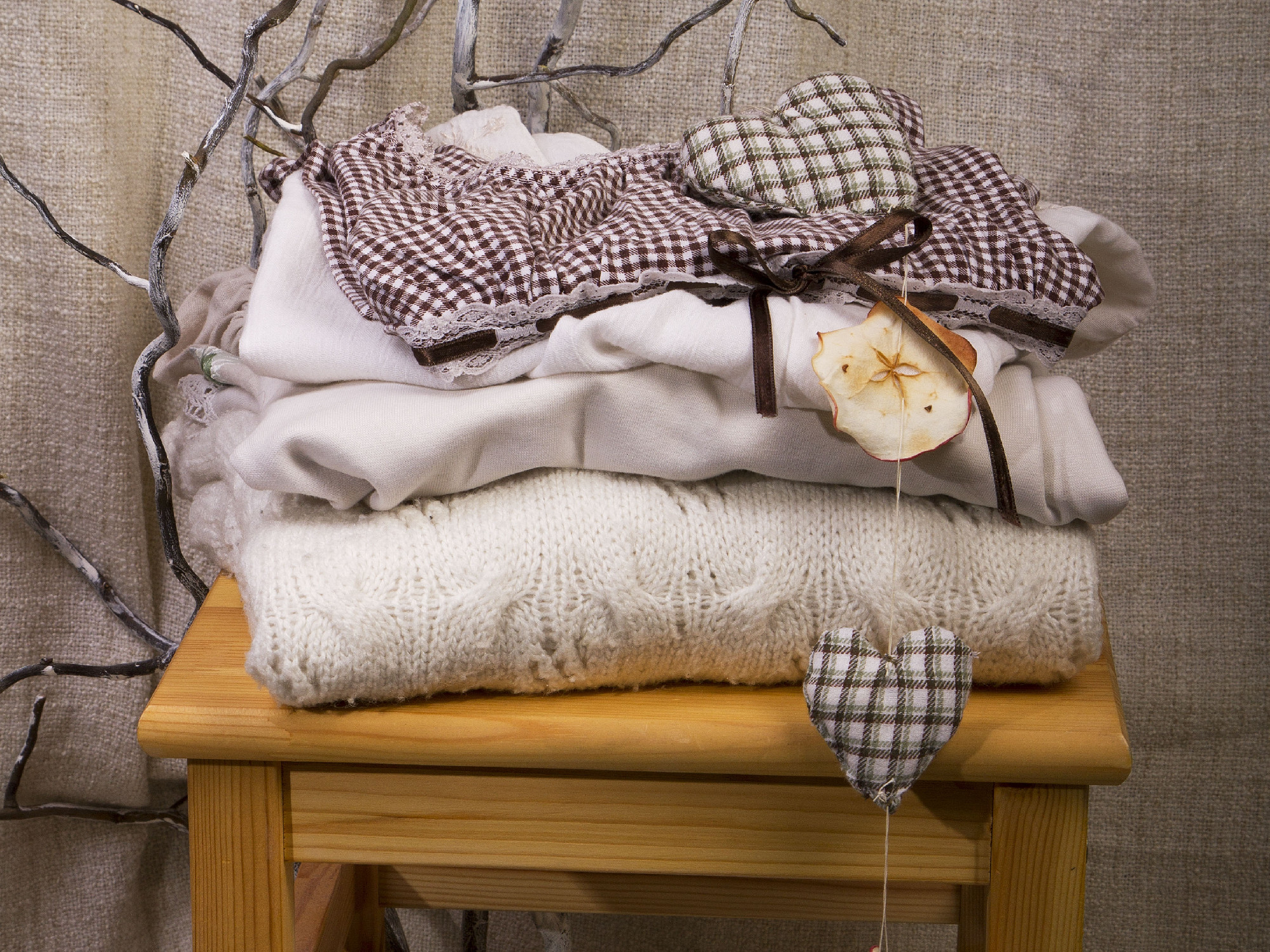 Felvarrod a gombot, megstoppolod a zoknit?