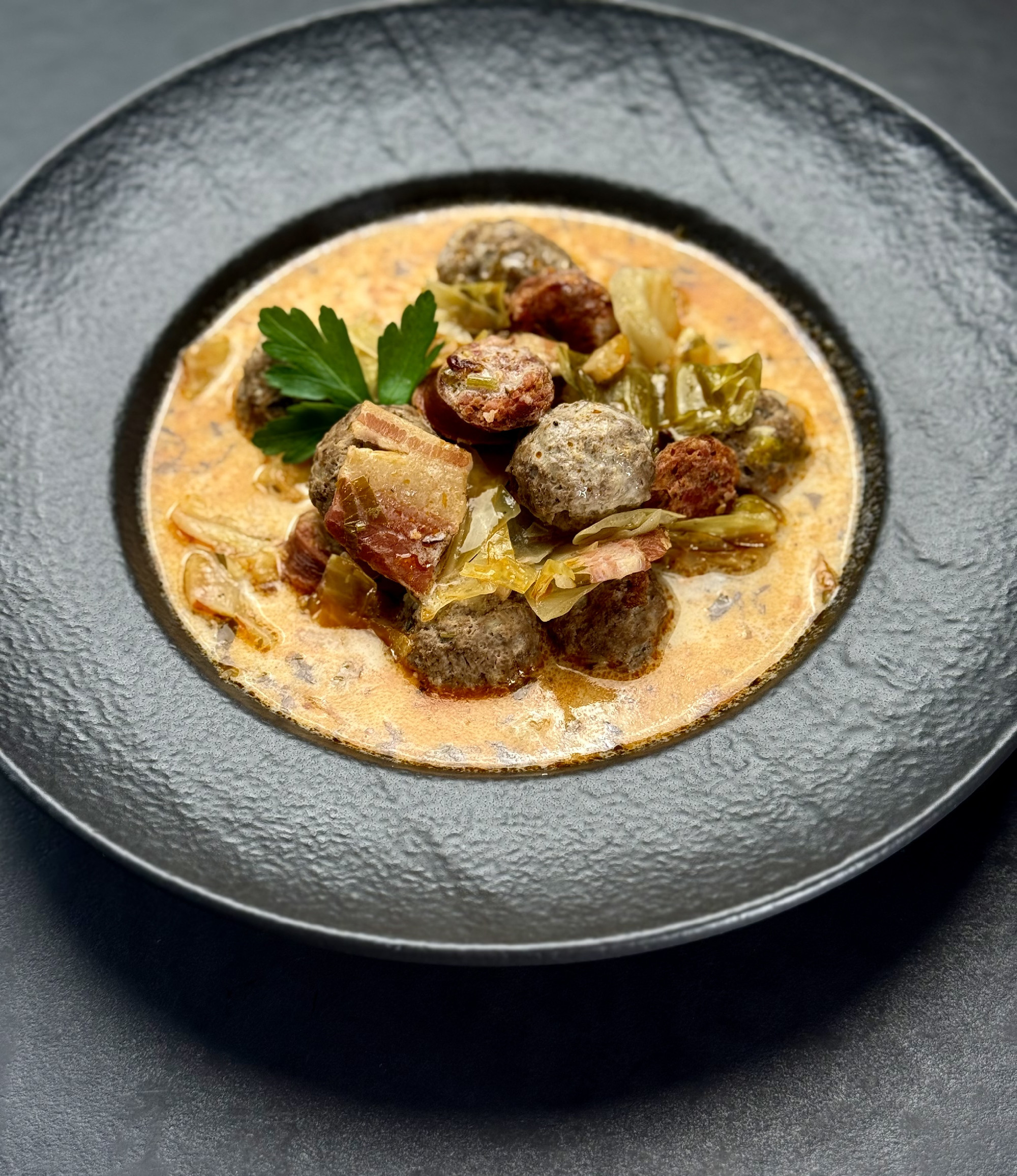 Csomboros cikakáposztaleves húsgombóccal