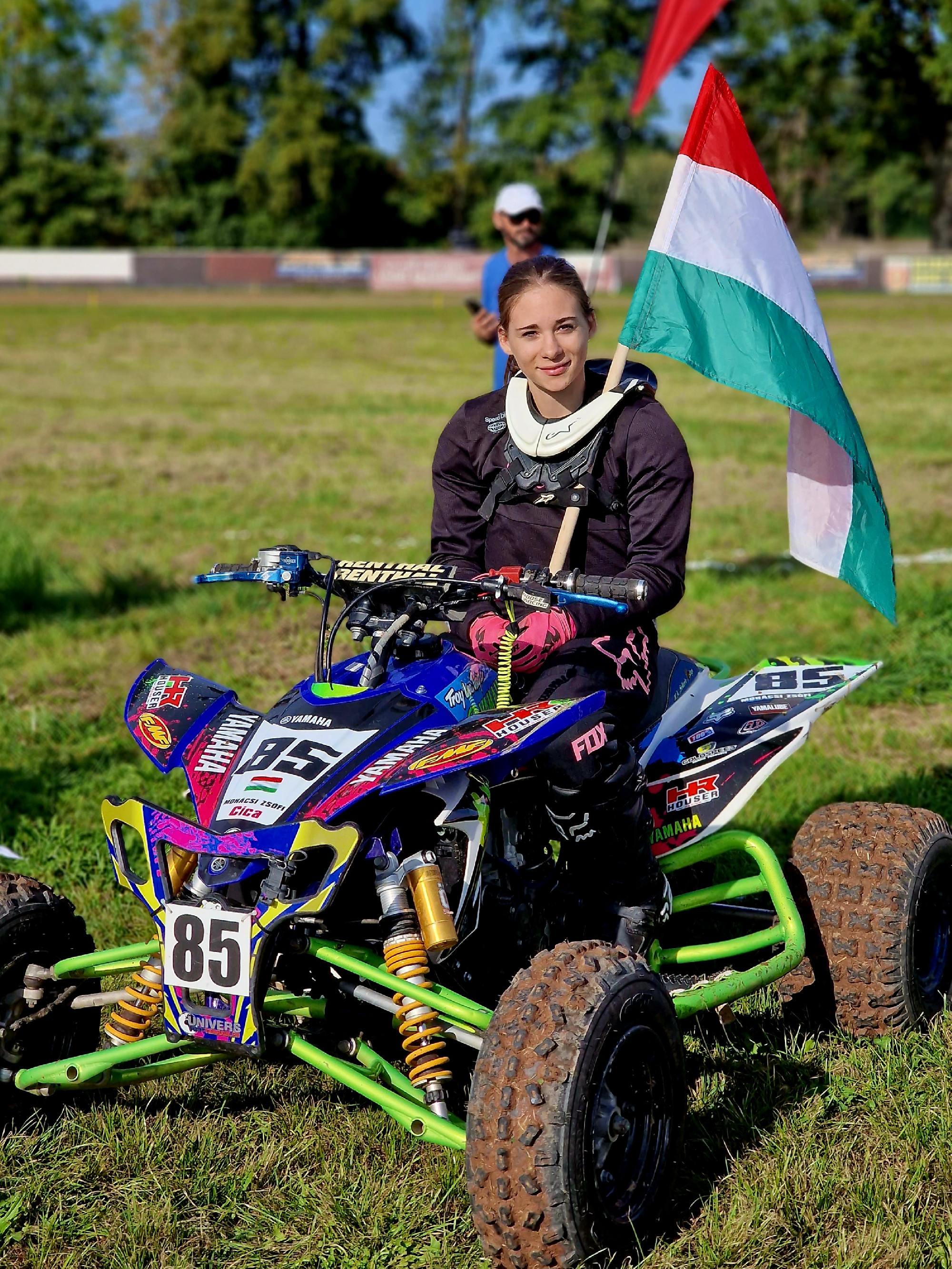 Kicsi lány, extrém ugratások, brutális tempó