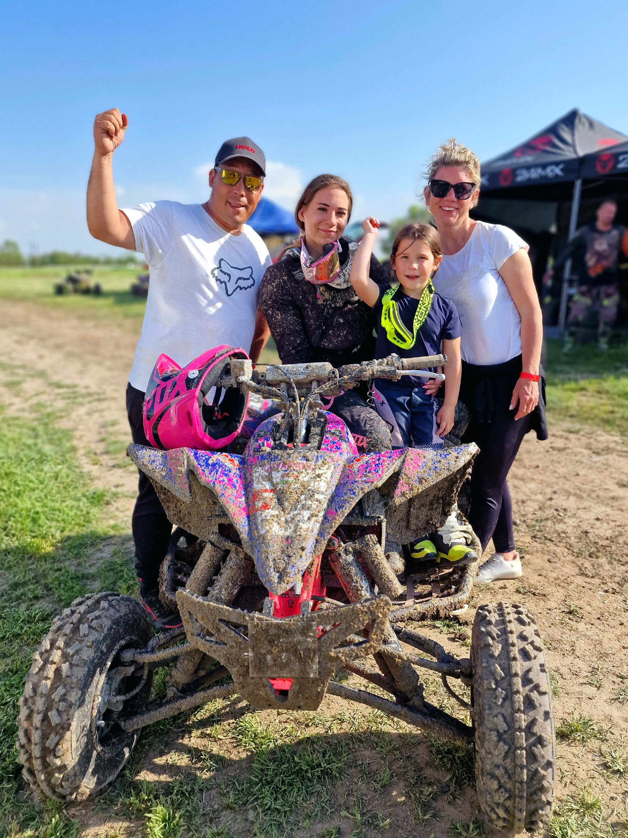 Kicsi lány, extrém ugratások, brutális tempó