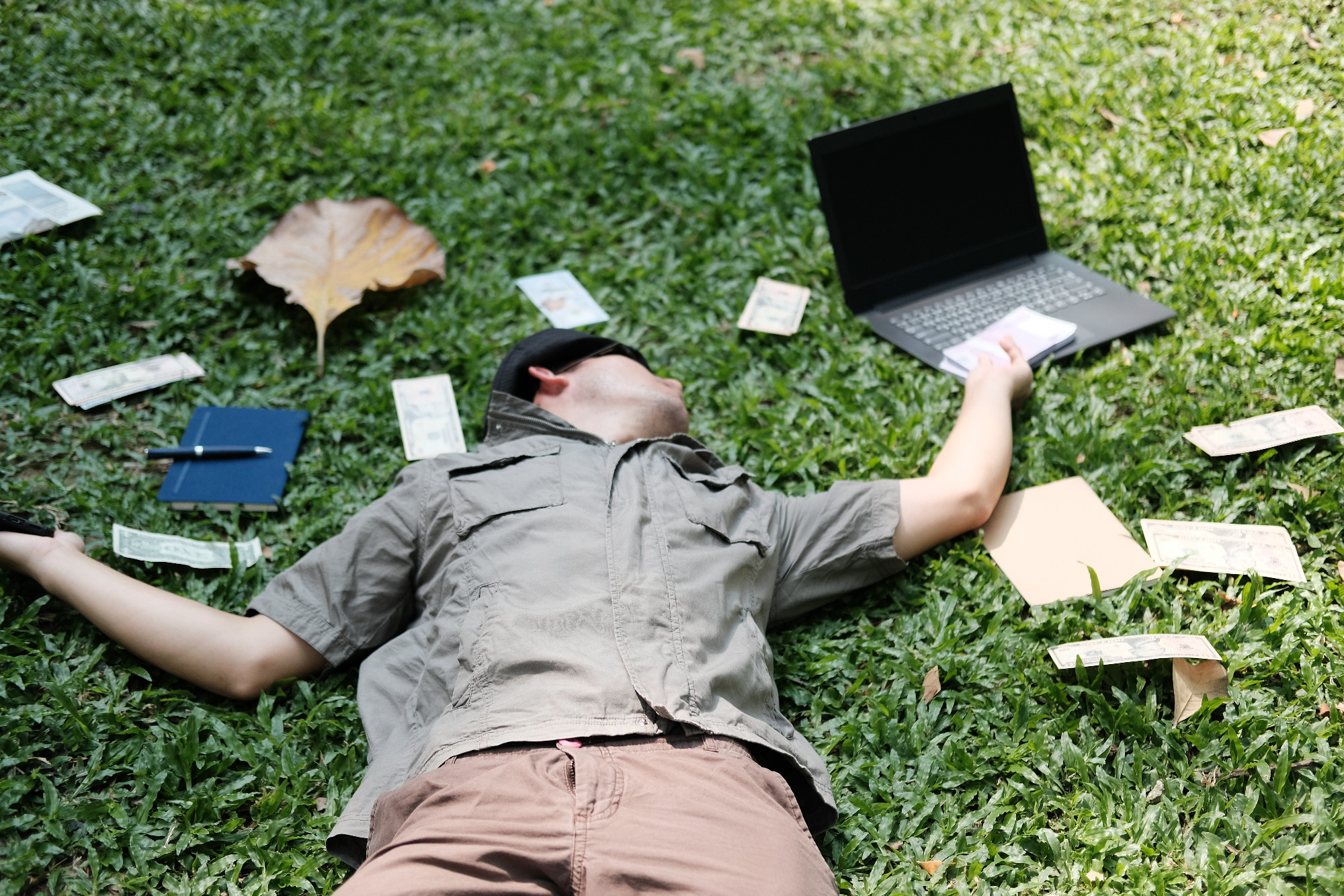 Az ígéretipar világát éljük