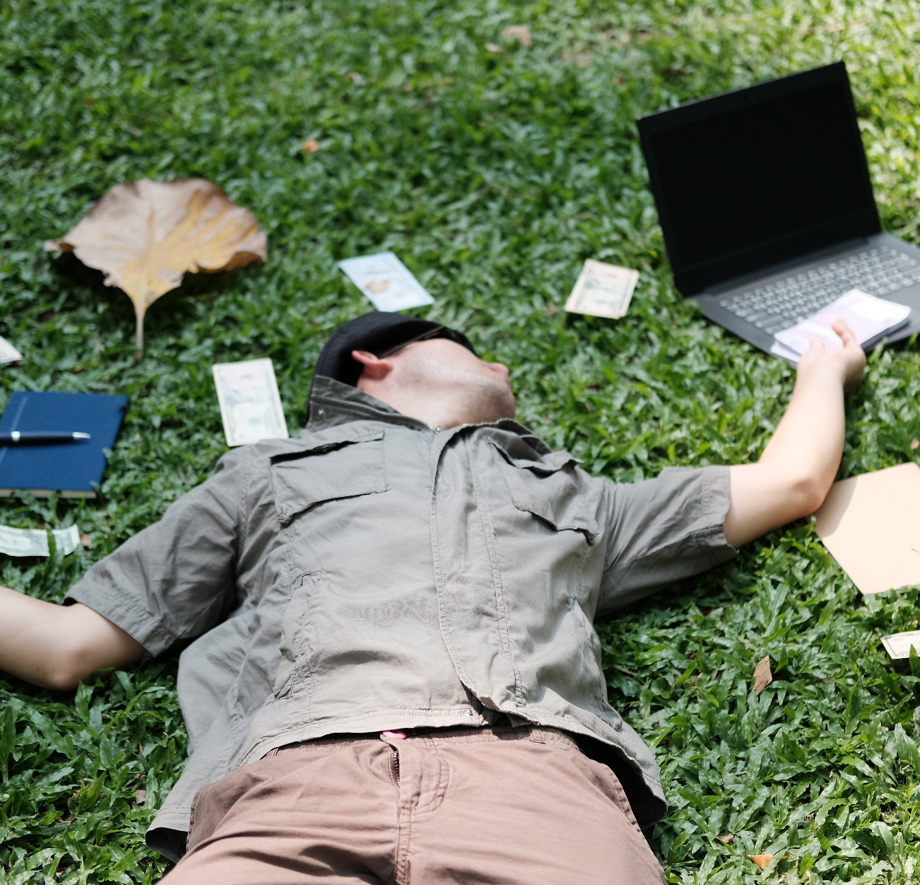 Az ígéretipar világát éljük