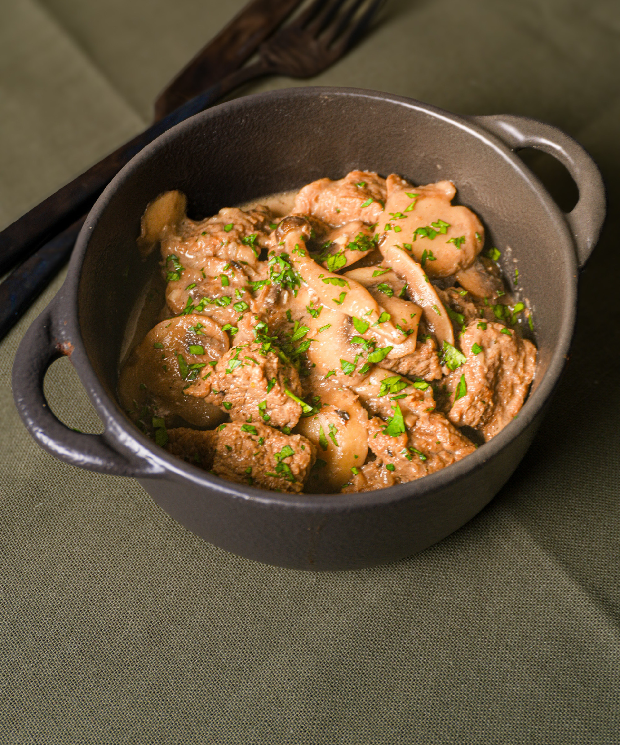 Tejszínes szürkemarharagu gombával