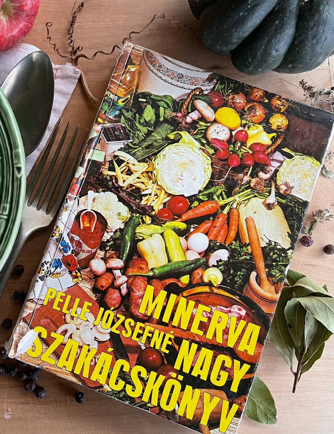 Minerva szakácskönyve isteni ízekkel és praktikákkal