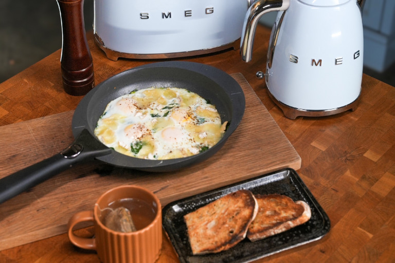 Spenótos, tejszínes sült tojás pirítóssal