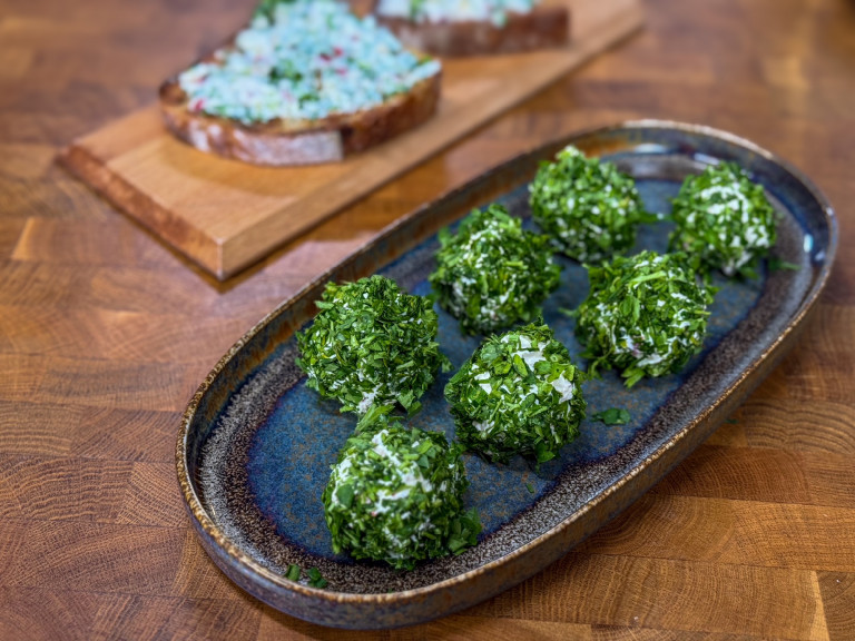 Zöldséges sajtkrém pirítóssal