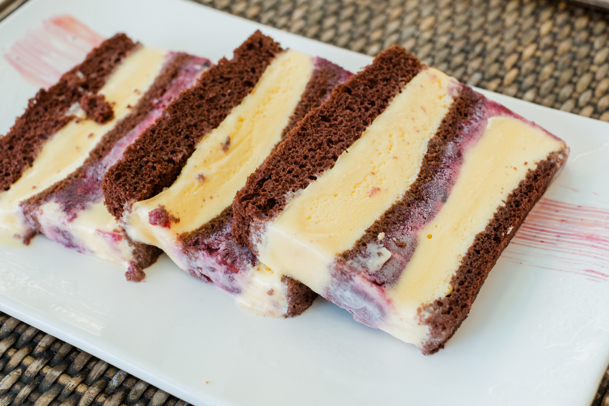 Ice cream cake vanilla and chocolate