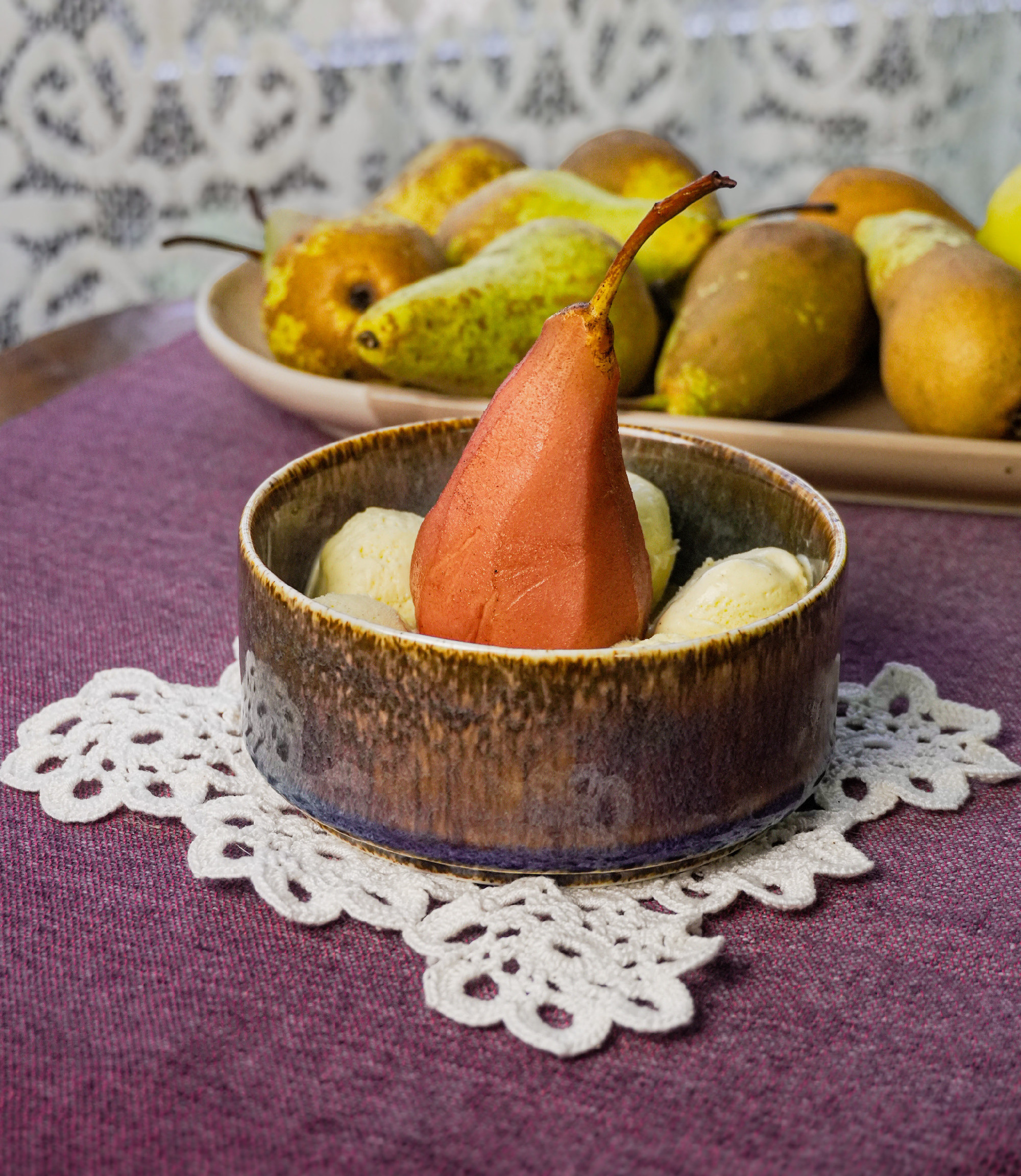 Vörösboros körte vaníliafagylalttal