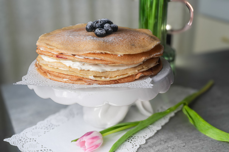 Áfonyás, mascarponekrémes palacsintatorta