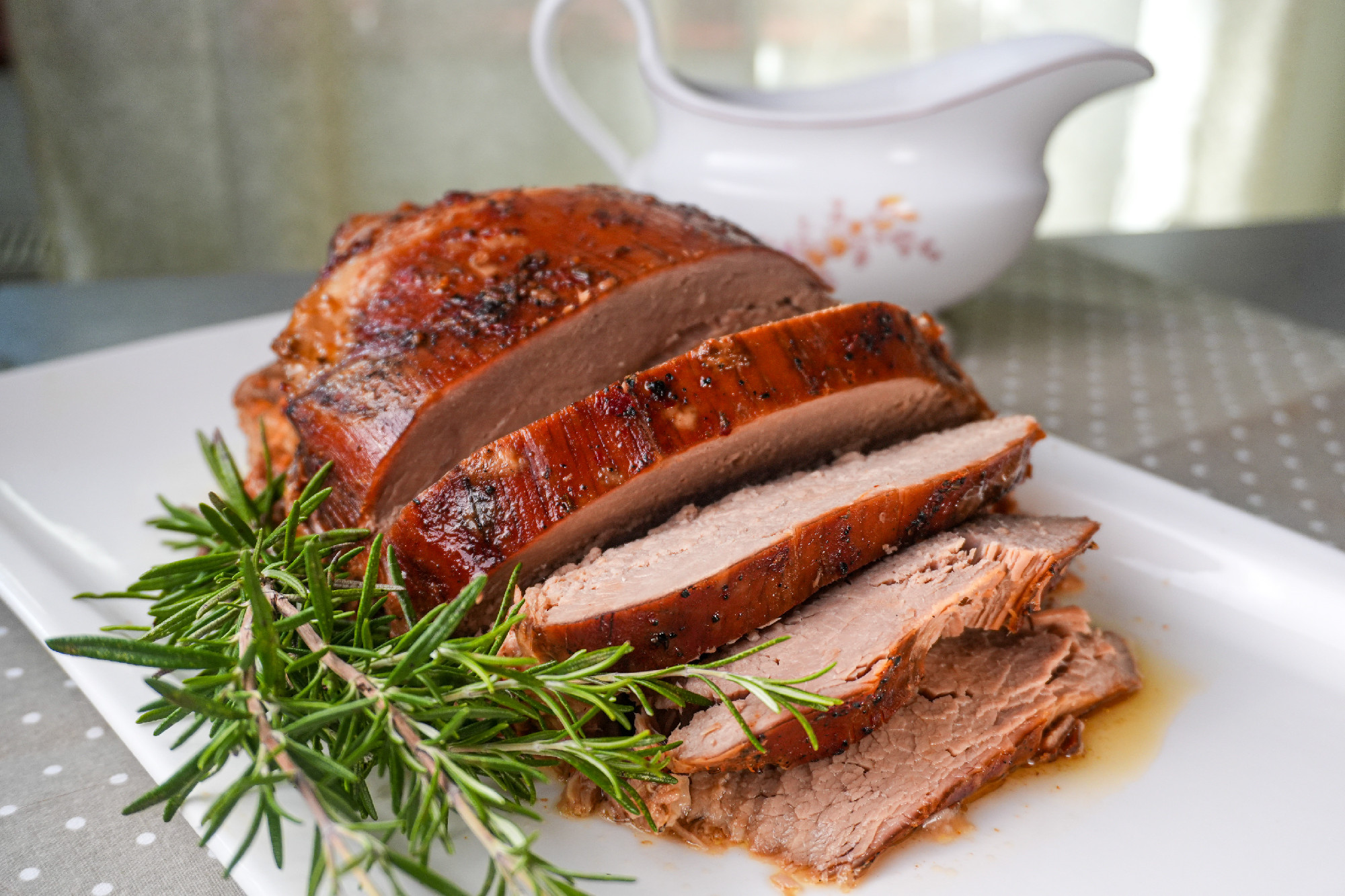  Lassan sült borjú tejszínes mártással