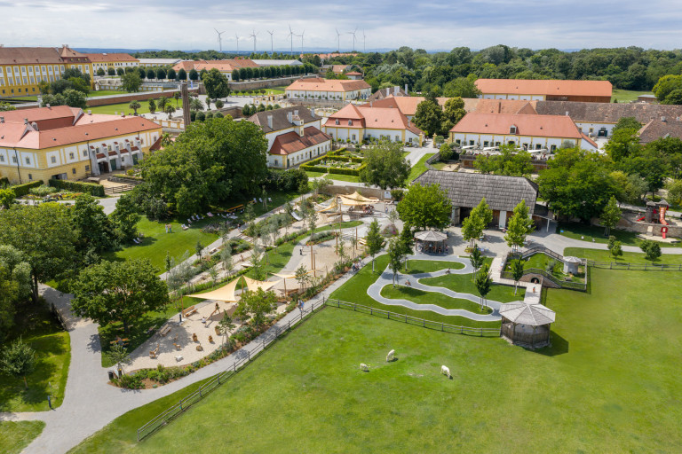 Május a köbön Schloss Hofban