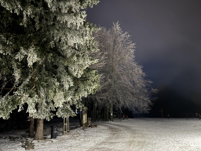 Az ország csúcsa az éj leple alatt