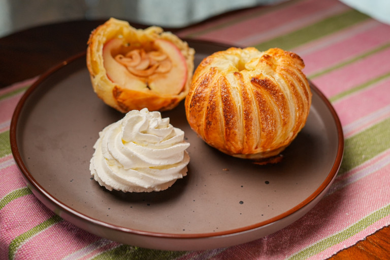 Vajas tésztában sült alma