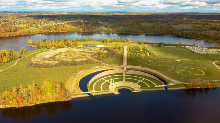 A Sors kertje: emlékezet és jövő a Daugava partján