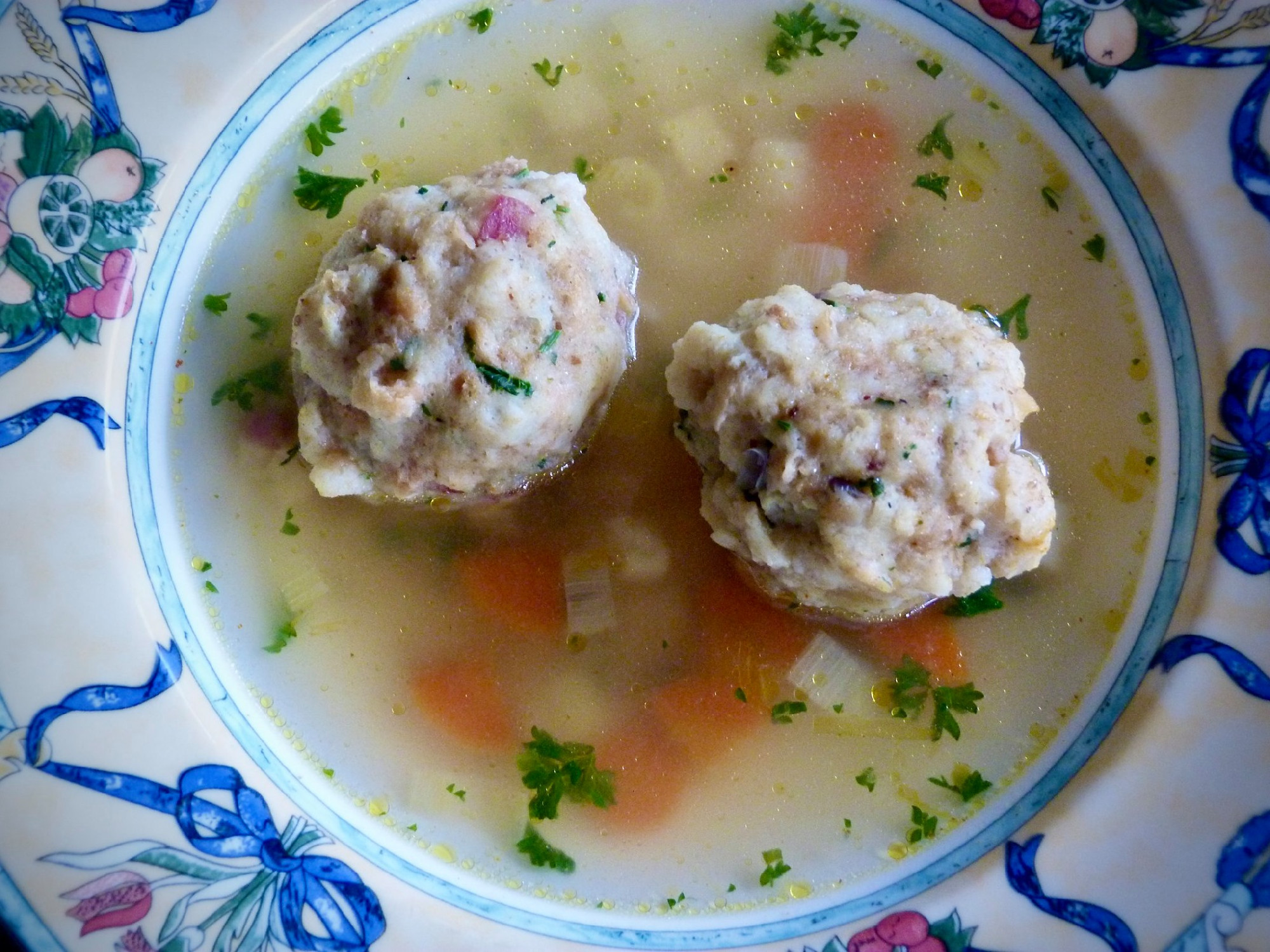 Tiroli szalonnás gombóc leves