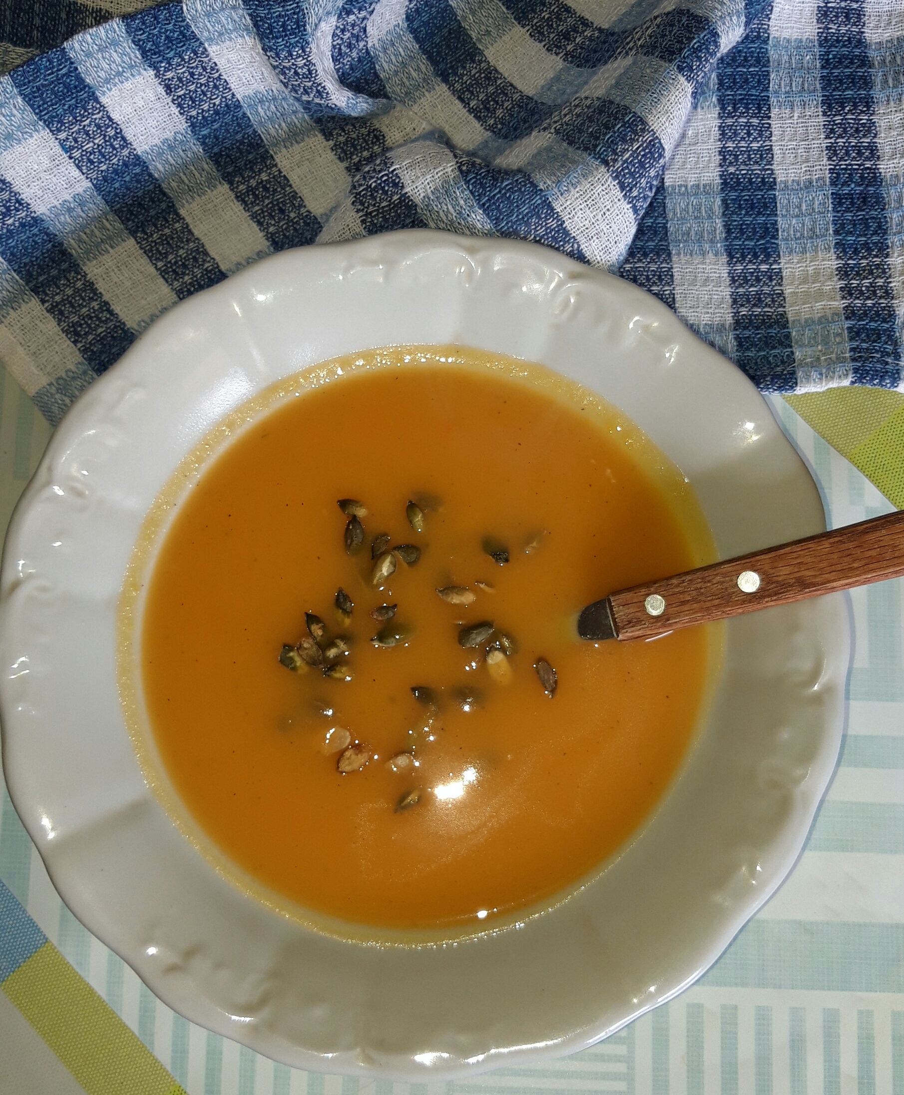 Sütőtökkrémleves pirított tökmaggal