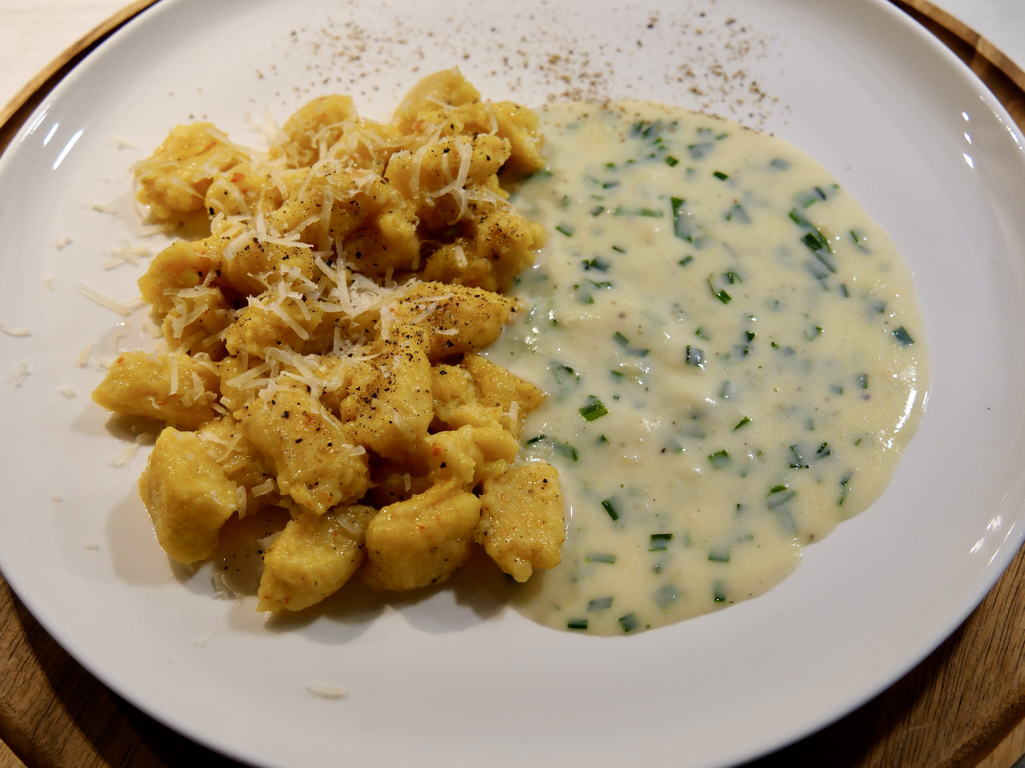 Sütőtökös gnocchi snidling/kapormártással 