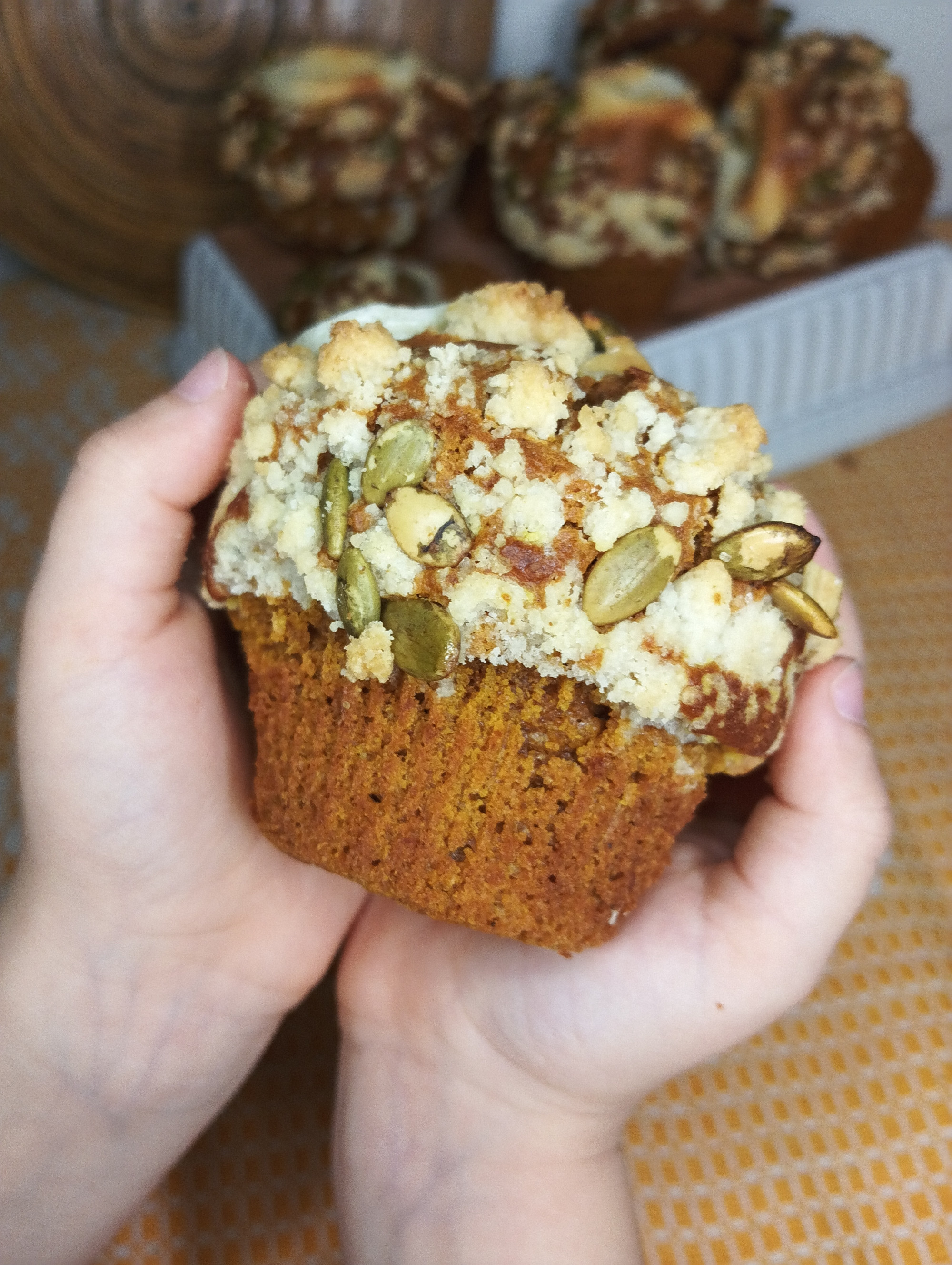 Sütőtökös, morzsás, töltött kalapos muffin