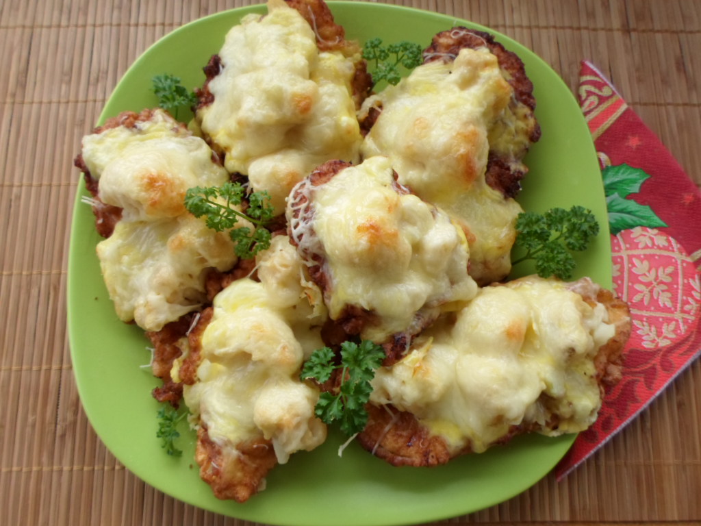 Hagymás tojásban sült karfiolos csirkemell