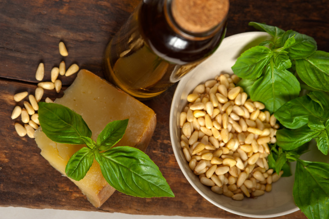 Italian basil pesto ingredients