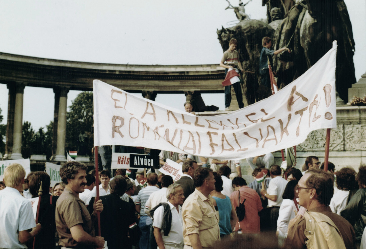 Hősök tere, az erdélyi falurombolás elleni tüntetés 1988. június 27-én