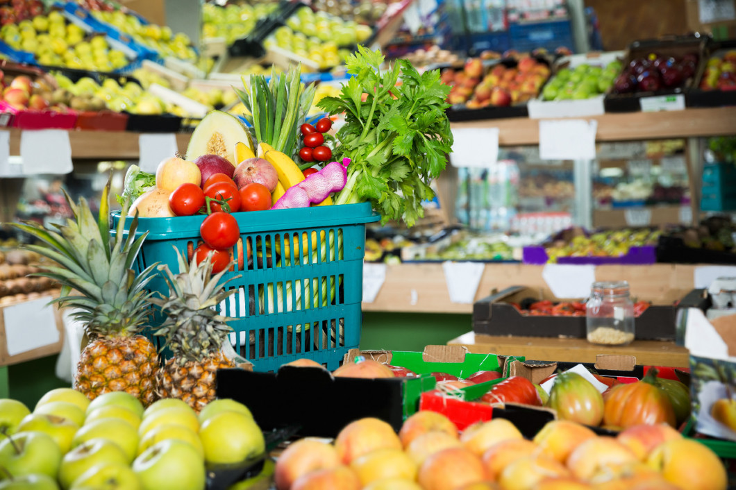 Shopping basket with greengrocery